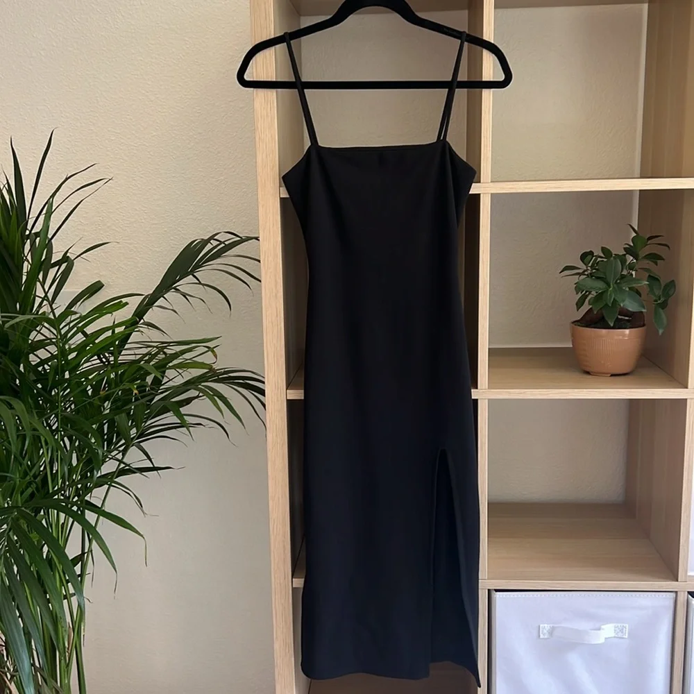Lovers and Friends Skylar Midi in Black, size XS, Worn Once, Perfect Condition - Picture 2 of 9